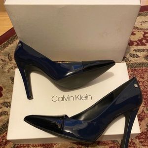 Black/dark navy patent heels